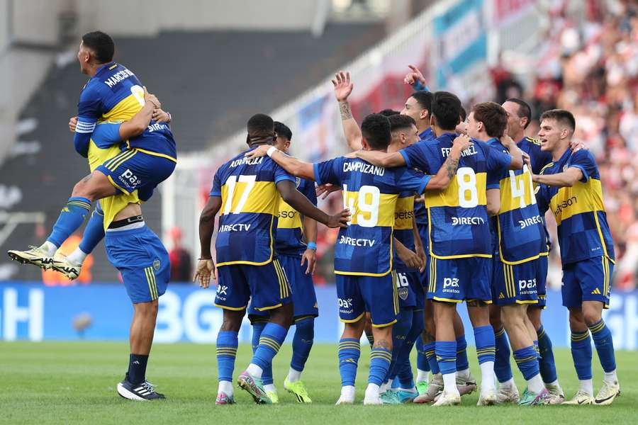 Los jugadores de Boca celebran el triunfo y el pase a la semifinal