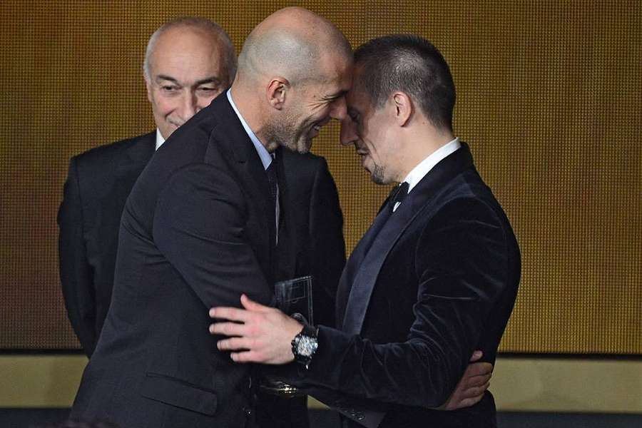 Zidane e Ribery na cerimônia da Bola de Ouro 2013