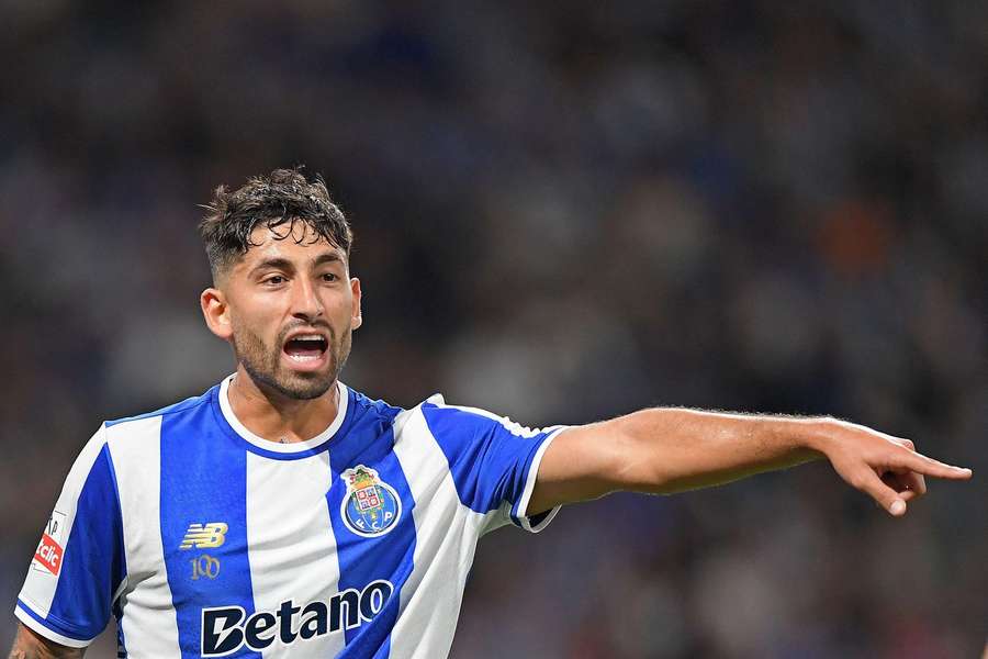 Alan Varela chegou aos 100 jogos no clássico com o Benfica
