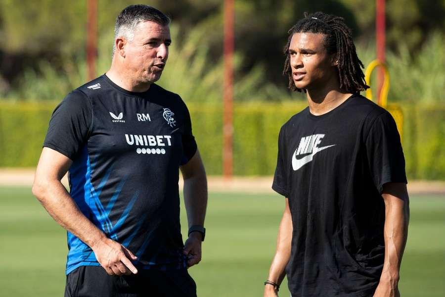 Roy Makaay (l) met huidig Oranje-international Nathan Aké