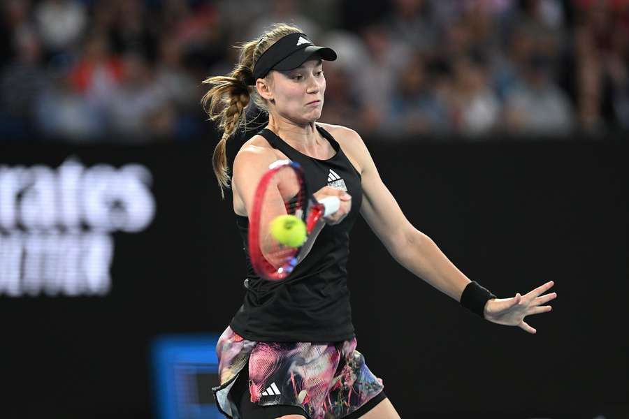 Sabalenka en Rybakina winnen in twee sets en treffen elkaar in finale Australian Open Sabalenka en Rybakina winnen in twee sets en treffen elkaar in finale Australian Open