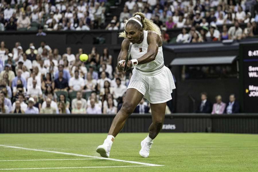Serena Williamsová počas 1. kola Wimbledonu. Serena Williamsová počas 1. kola Wimbledonu.