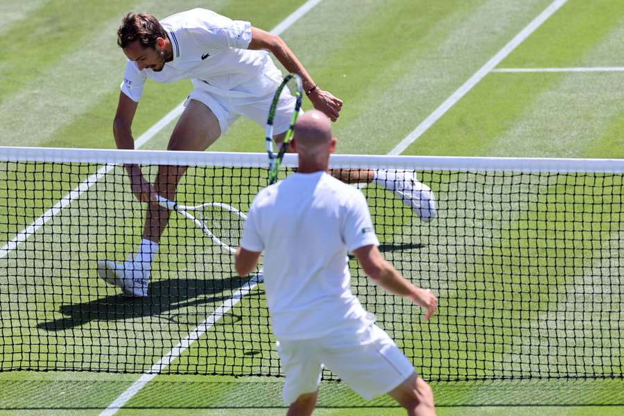 Medvedev e Mannarino precisaram de dois dias para finalizar a partida