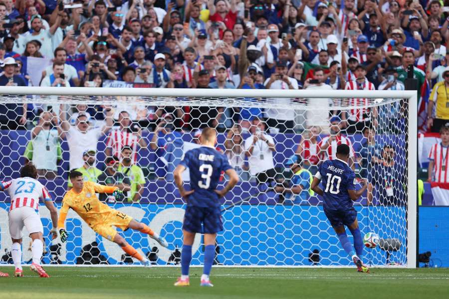 Il rigore segnato da Mbappé