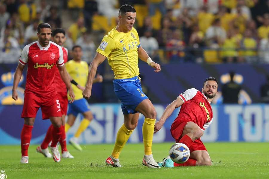 Golo de Jota dá vitória ao Al-Ittihad frente ao Sepahan