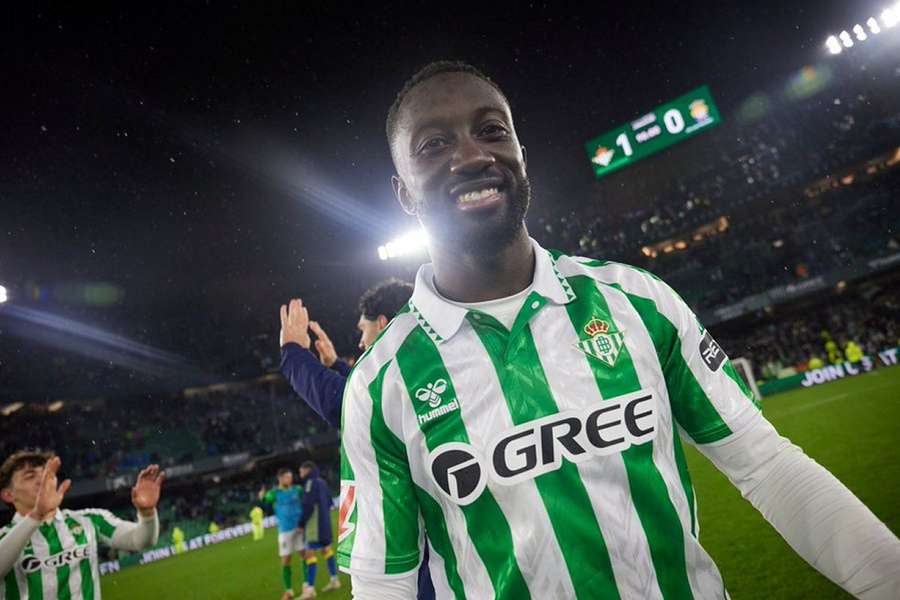 DONE DEAL: Sabaly leaves Real Betis for Al-Duhail