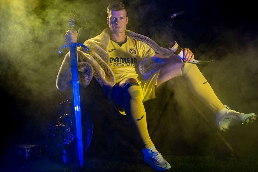 Alexander Sorloth reforça ataque do Villarreal