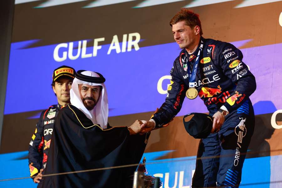 Mohammed Ben Sulayem și Max Verstappen după Marele Premiu al Arabiei Saudite de anul trecut.