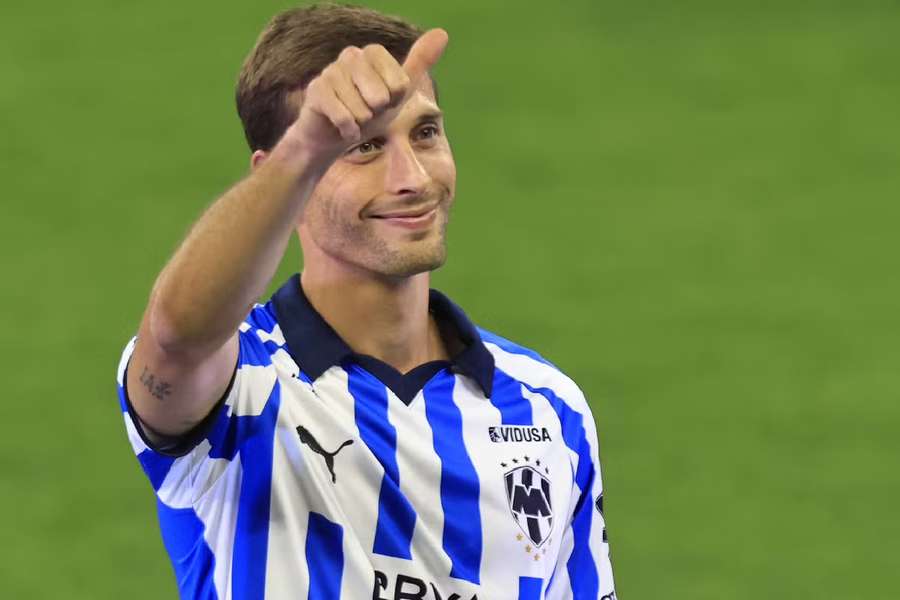 Canales, em seu primeiro jogo com o Rayados