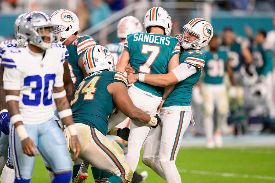 Sanders heeft zojuist de winnende field goal gemaakt Sanders heeft zojuist de winnende field goal gemaakt