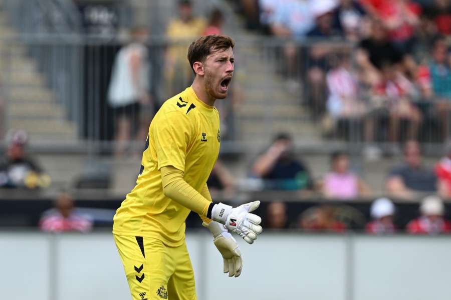 Roefs signs Sunderland extension after stunning debut season Roefs signs Sunderland extension after stunning debut season