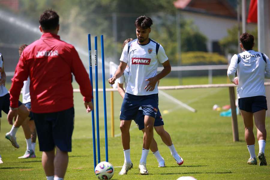 Încă o problemă pentru Lucescu înaintea partidei cu Austria. ”Îi dorim multă sănătate!”
