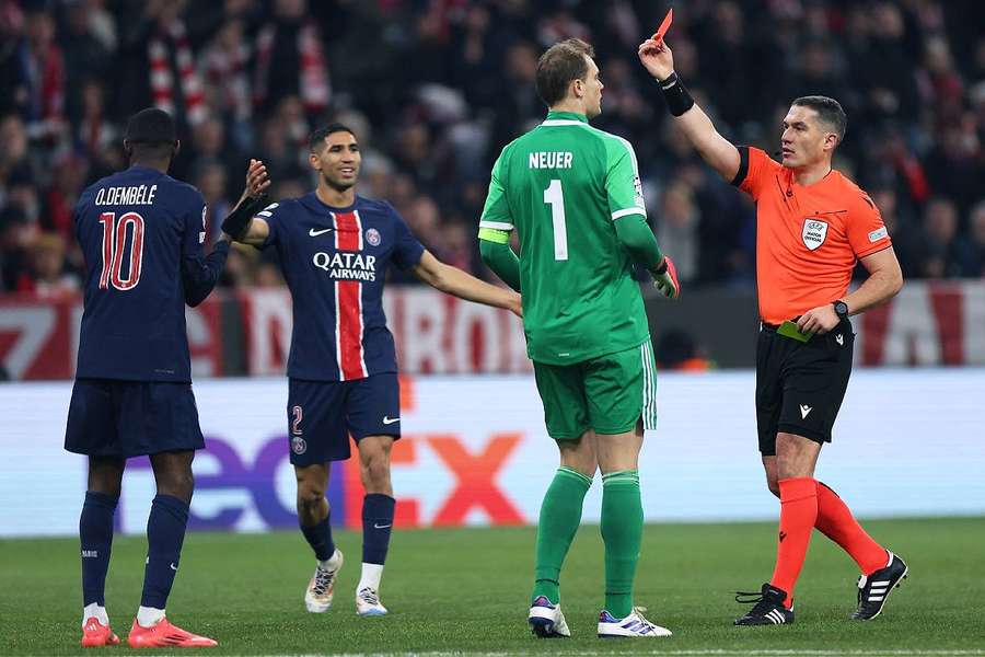 L'un des tournants du match : le carton rouge d'Ousmane Dembélé. 