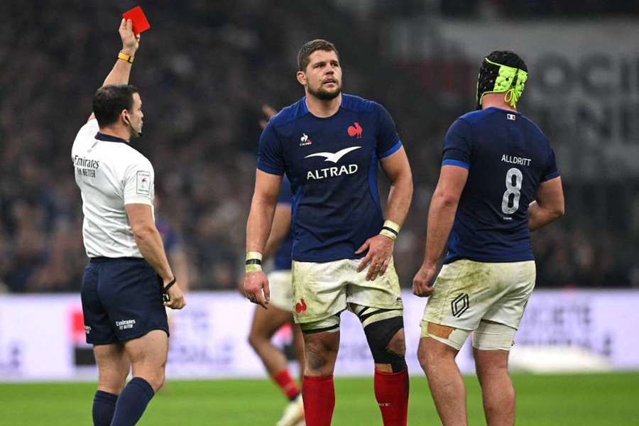 Qui sera aligné comme deuxième ligne pour le XV de France contre l'Ecosse ?