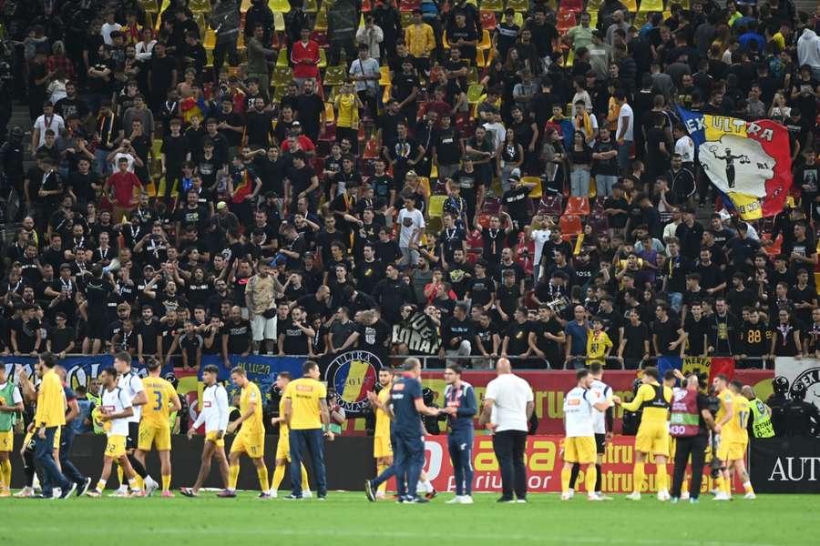 UEFA anunciou a sanção após os incidentes ocorridos no jogo Roménia - Kosovo