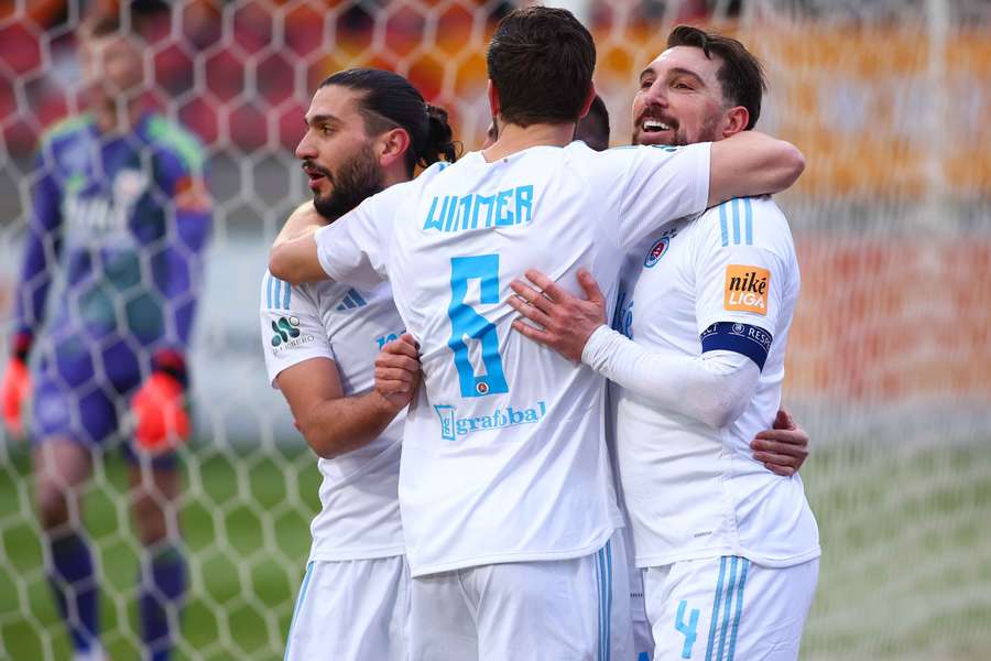 Slovan strelil Ružomberku päť gólov a zvýšil náskok na čele tabuľky.