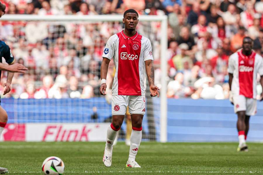 Ajax make Jorrel Hato transfer decision amid Chelsea interest