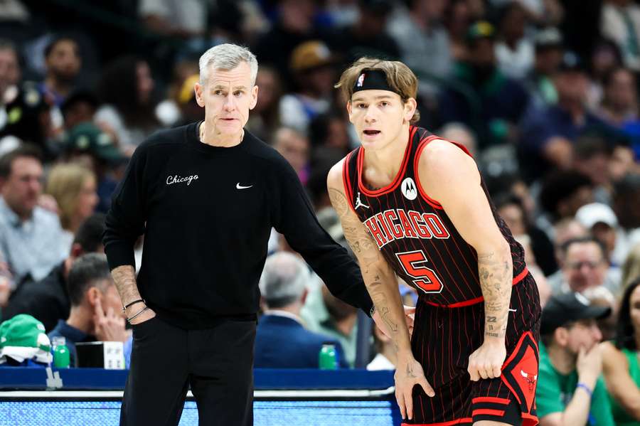 Billy Donovan speaks with guard Mac McClung during a game 