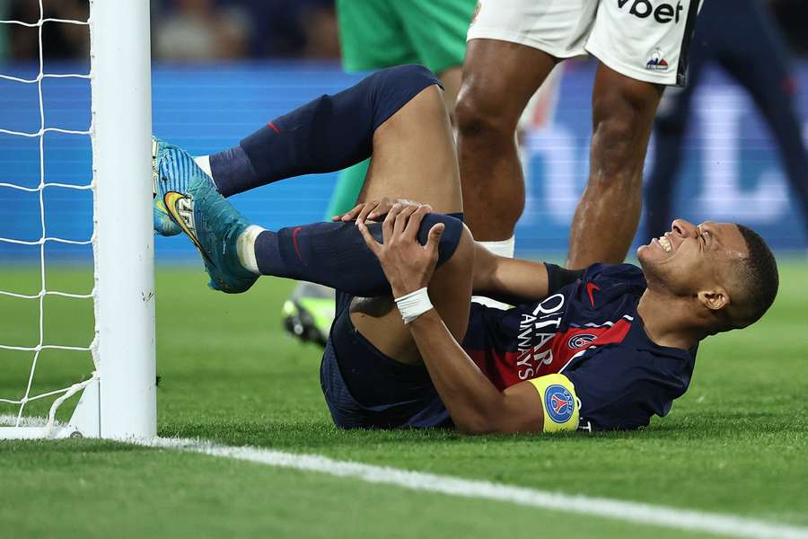 Mbappé fez dois gols, mas não evitou derrota do PSG