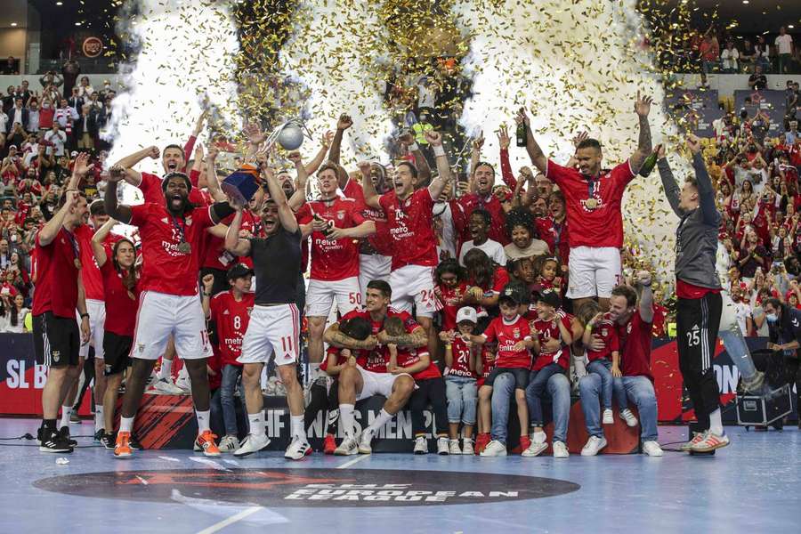 As águias conquistaram um título inédito para o andebol nacional As águias conquistaram um título inédito para o andebol nacional