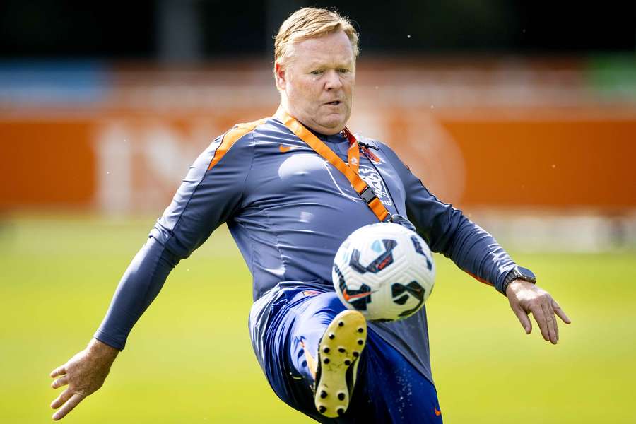 Ronald Koeman is het voetballen nog niet verleerd