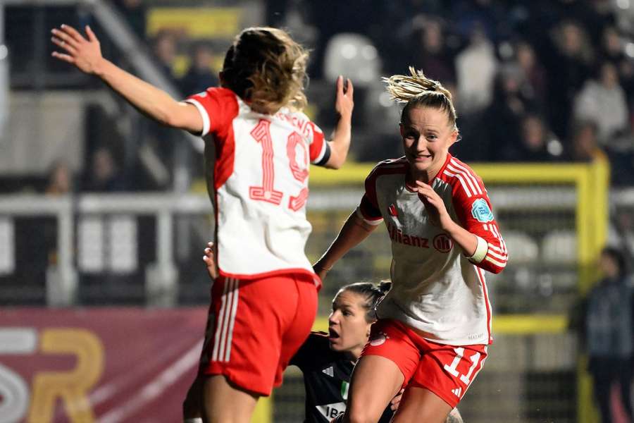Lea Schüller marcou dois gols em Roma