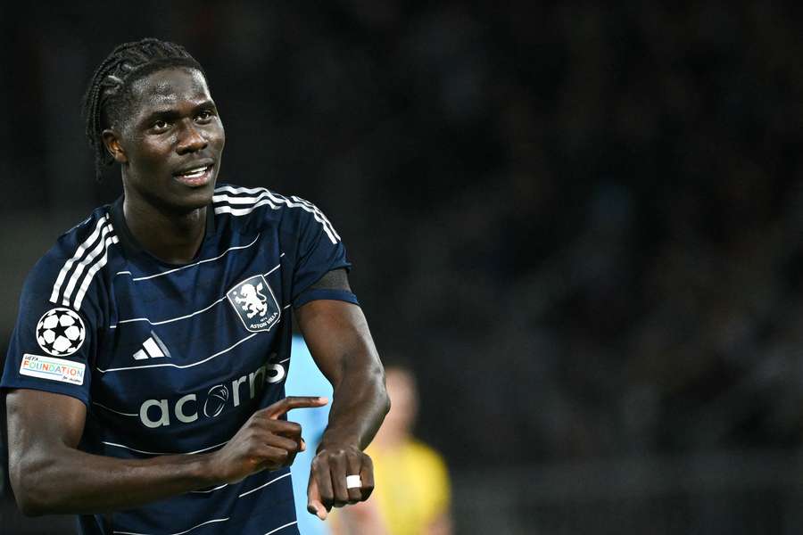 Aston Villas nye belgiske midtbanedynamo, Amadou Onana, scorede tirsdag aften det tredje og sidste mål i en sikker sejr.