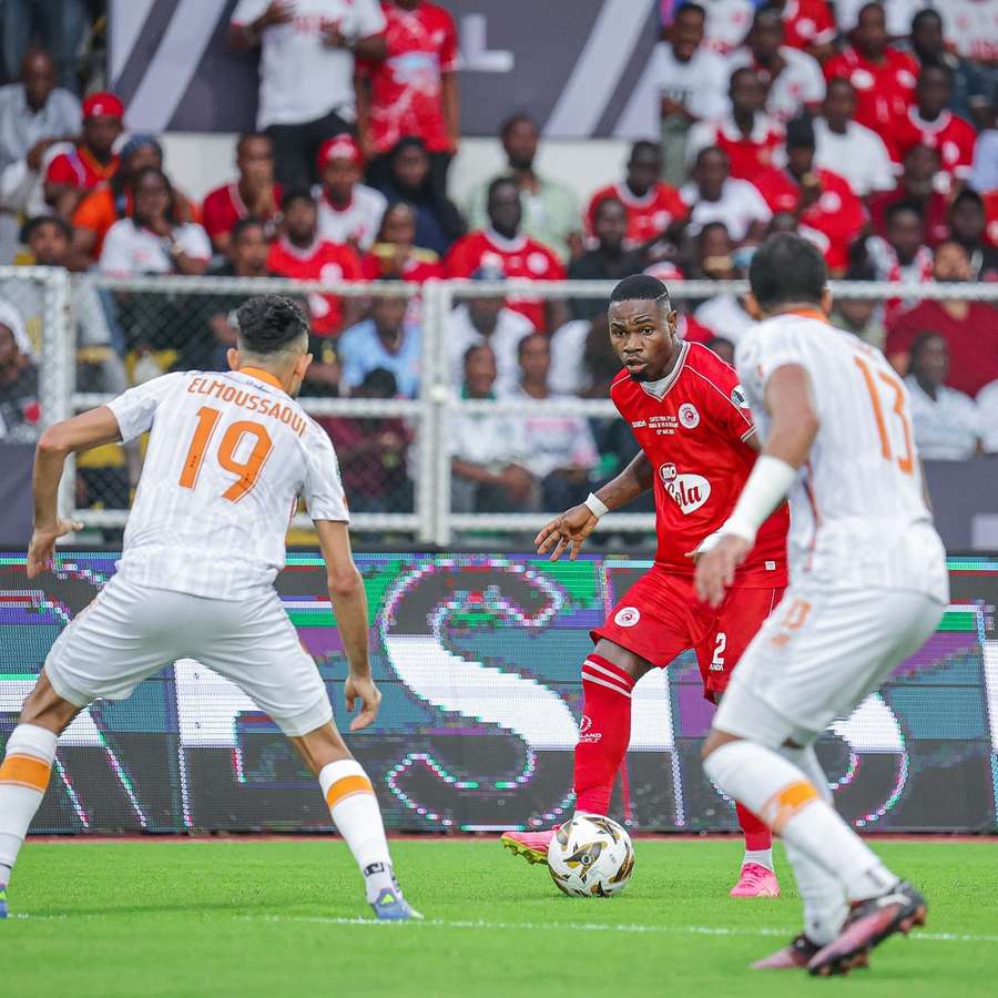 Simba SC's Shomari Kapombe in action Simba SC's Shomari Kapombe in action