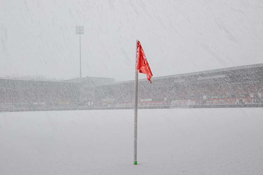 UPDATE: RKC Waalwijk - Go Ahead Eagles valt in het water door sneeuw