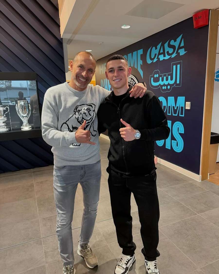 Martin Petrov (L) alongside Manchester City midfielder Phil Foden