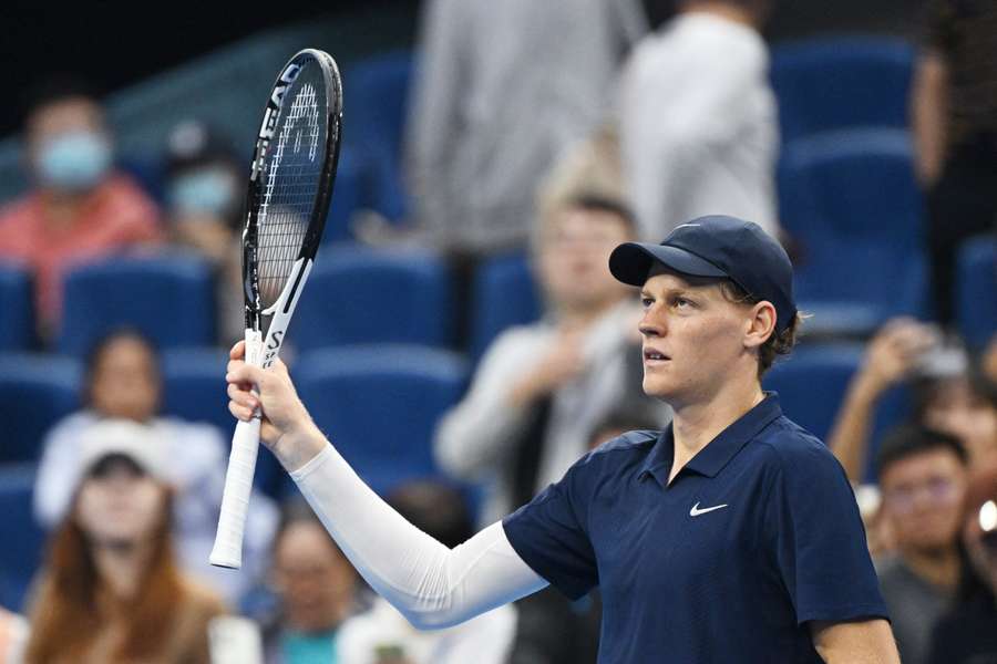 Jannik Sinner tenta voltar ao posto de número 1 do mundo