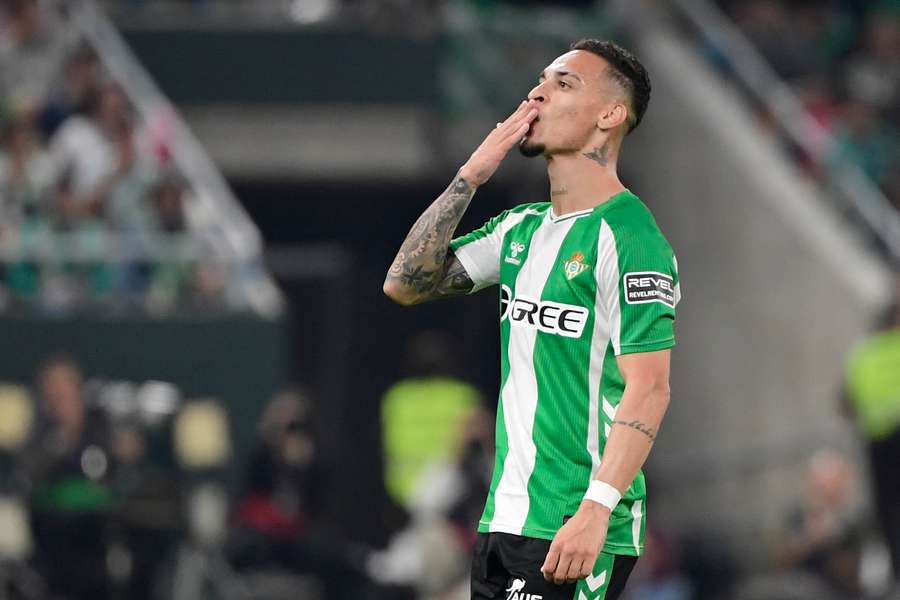 Antony celebra uno de sus goles ante el Mallorca