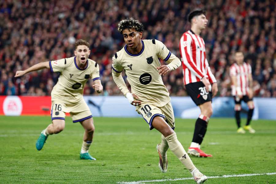 Lamine Yamal celebra el gol del triunfo en San Mamés