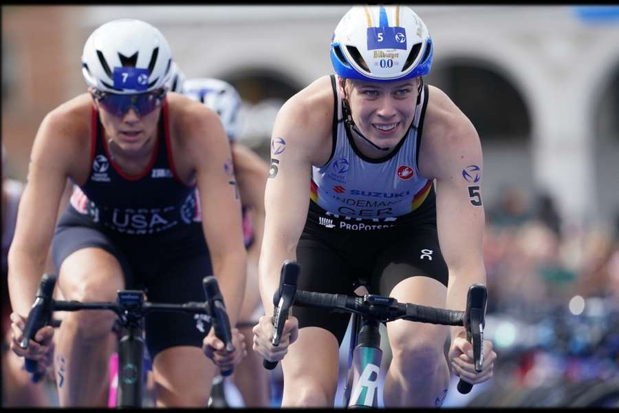 Laura Lindemann (r.) gewinnt Bronze bei der Supersprint-WM.