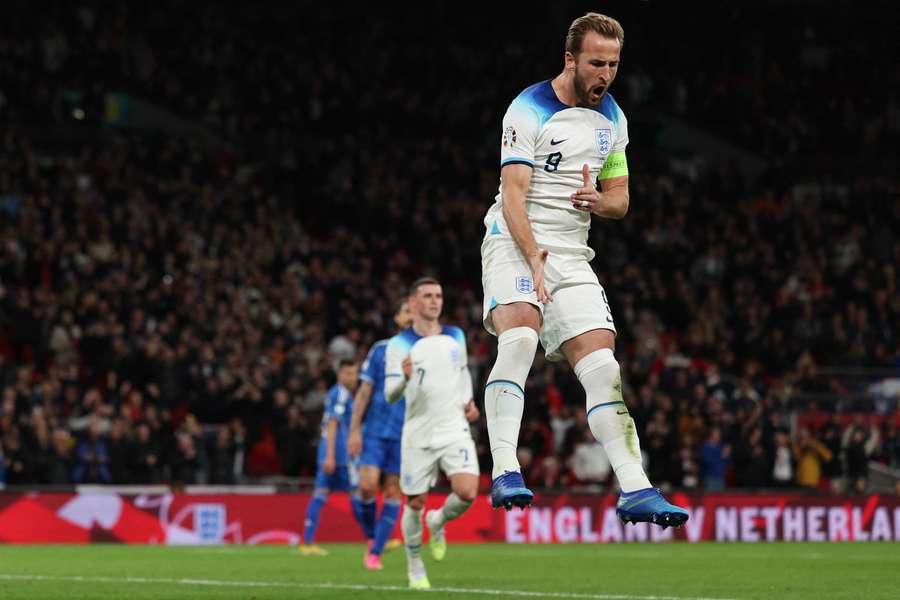 Harry Kane comemora gol que igualou o placar em Wembley