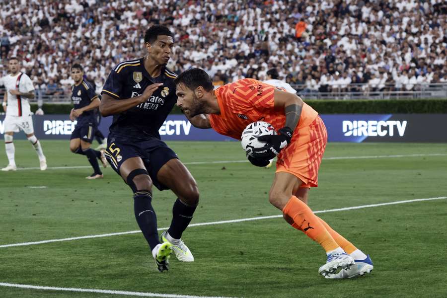 AC Milan-doelman Marco Sportiello in actie tegen Real Madrid