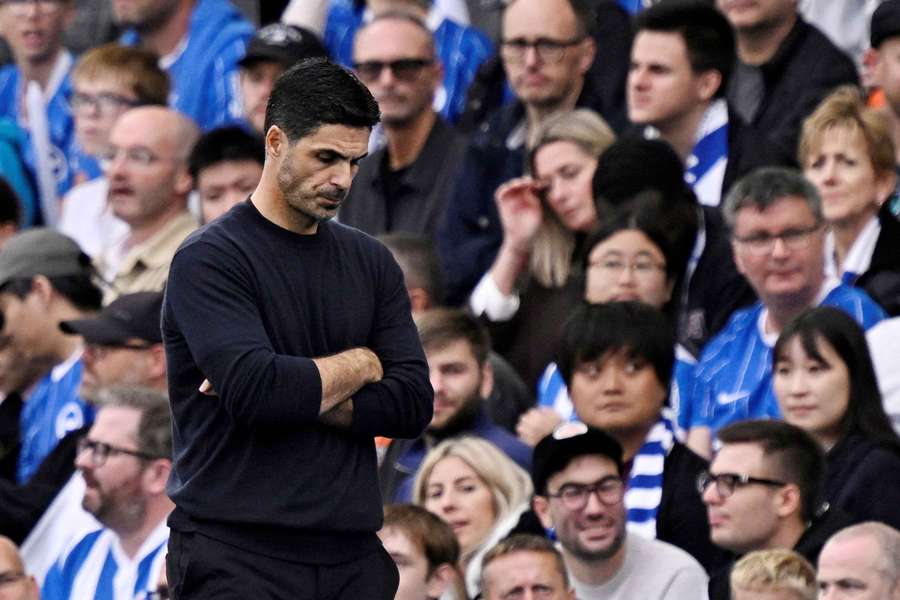 Mikel Arteta reacts on the touchline
