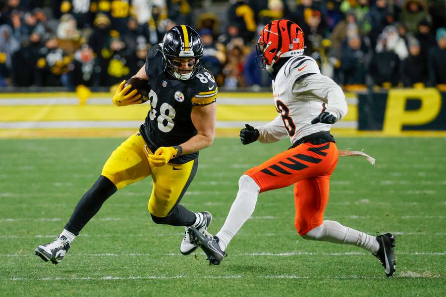 Steelers TE Pat Freiermuth (left) and Bengals CB Josh Newton (right)