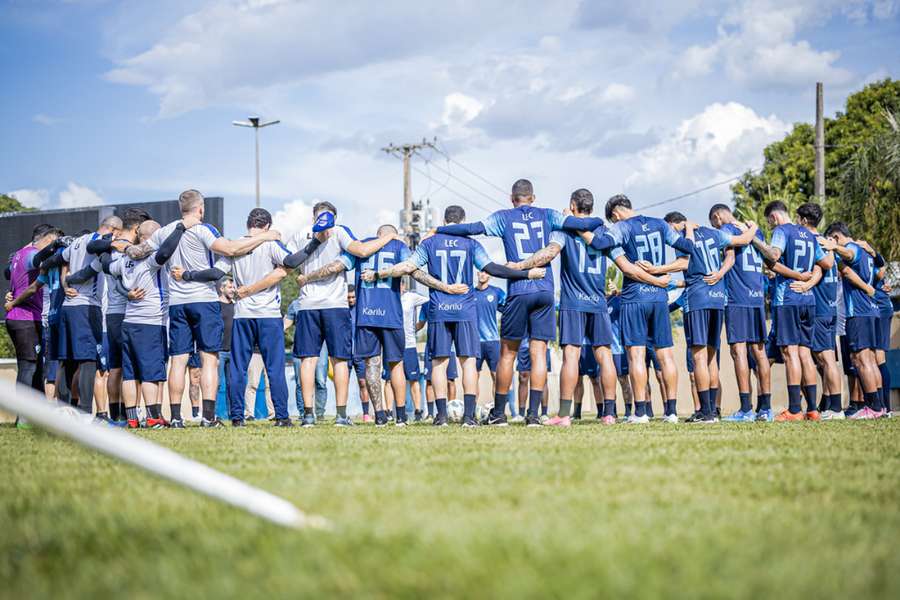 Jogadores do Londrina em treinamento