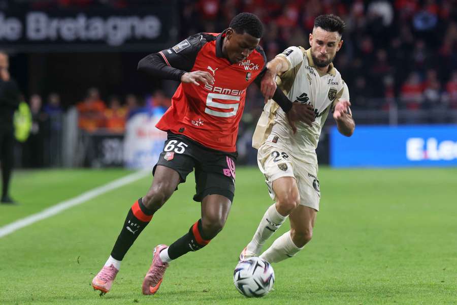 Lens obtient un match nul à Rennes, après avoir été réduit à 10 dès la 1ere minute