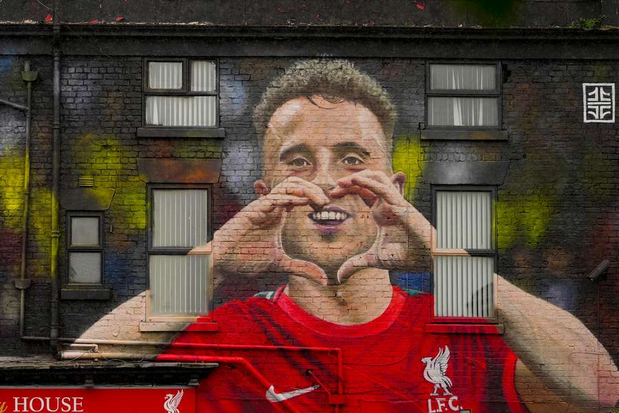 Mural en memoria de Diogo Jota, en Liverpool