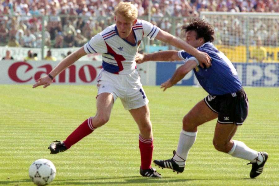 Prosinečki (z lewej) był jedną z gwiazd reprezentacji Jugosławii na Mistrzostwach Świata w 1990 roku.