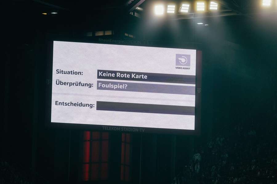 Die Rote Karte an Jahmai Simpson-Pusey sorgte für Empörung.