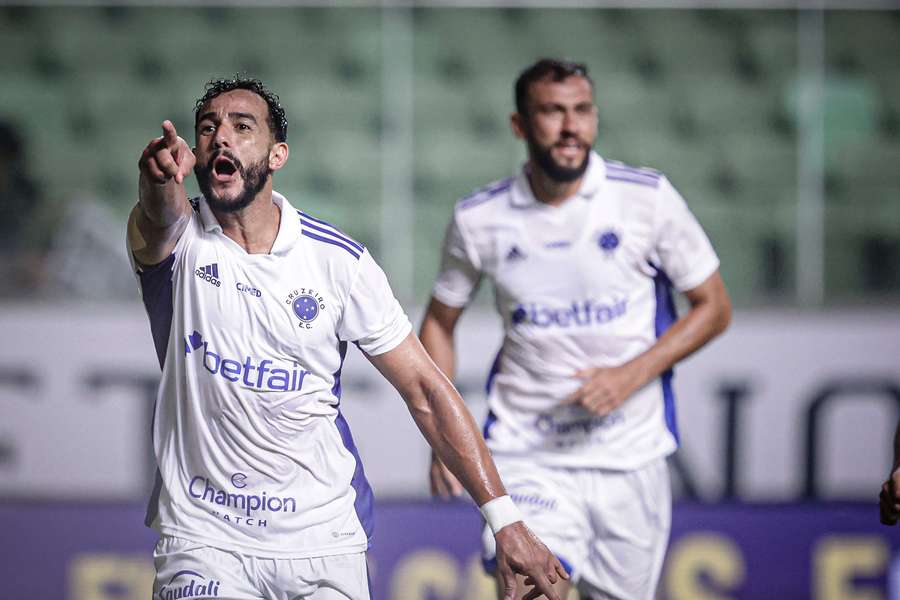 Henrique Dourado fez o primeiro da vitória cruzeirense