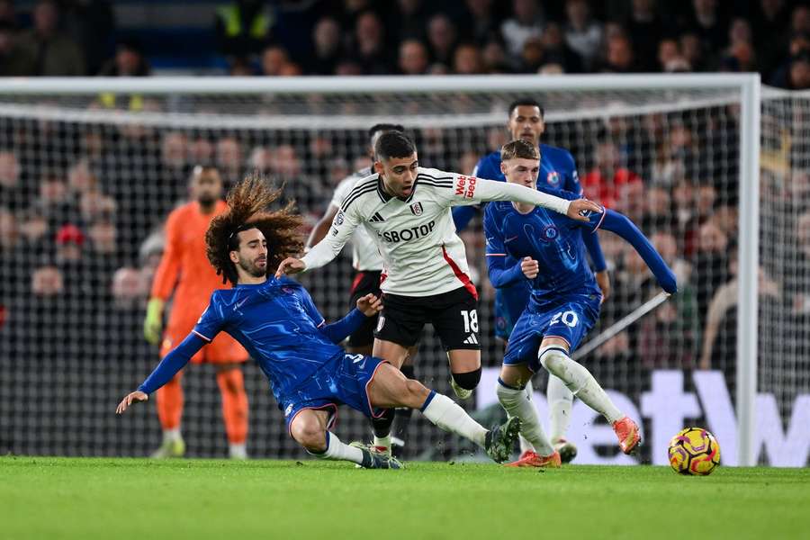 Andreas Pereira em ação diante do Chelsea