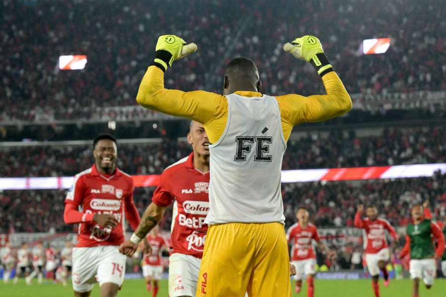 Weimar Asprilla celebra la clasificación de Santa Fe Weimar Asprilla celebra la clasificación de Santa Fe