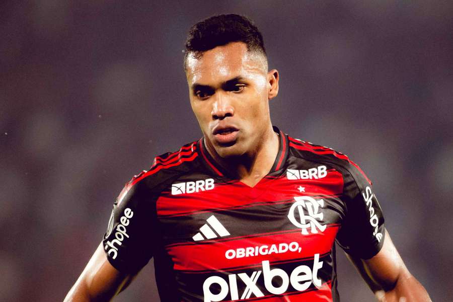 Alex Sandro está relacionado para Flamengo x Vasco