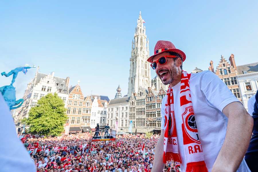 Mark van Bommel tijdens het kampioensfeest van Antwerp