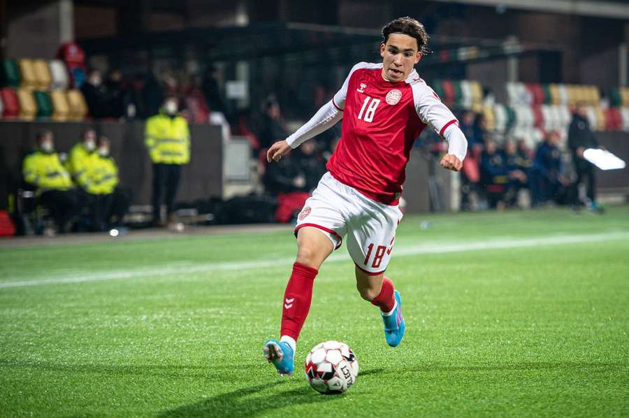 Noah Sahsah her i en U-17 EM-kvalifikationskamp mod Sverige