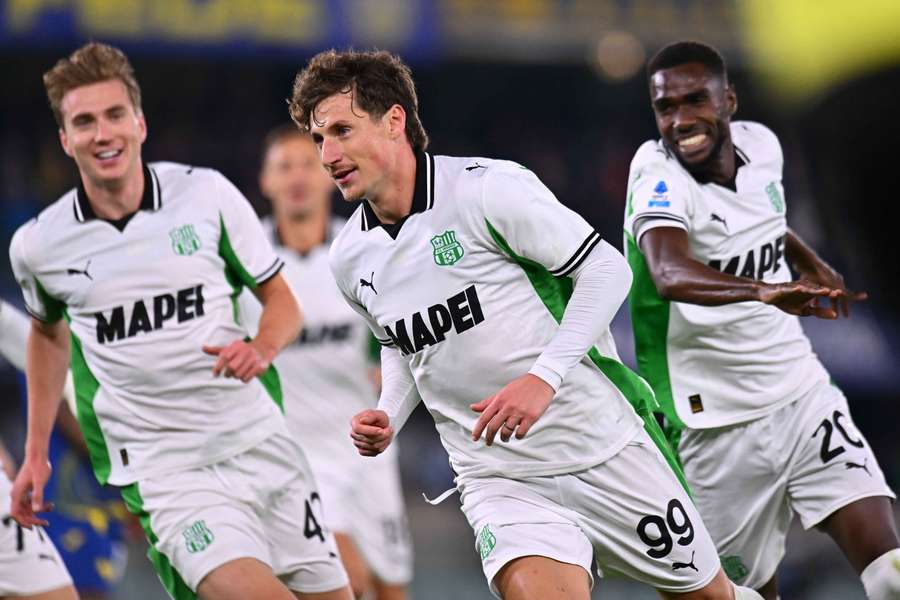 Andrea Pinamonti dopo il gol segnato